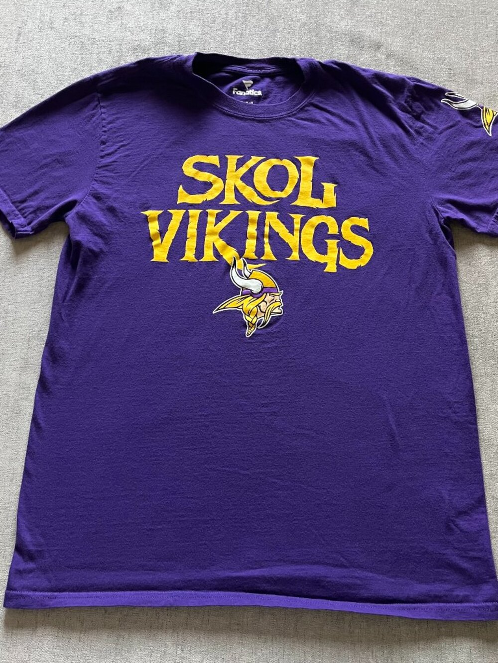 Minnesota Vikings Graphic T-Shirt Adult Medium Purple Fanatics NFL Fan Tee